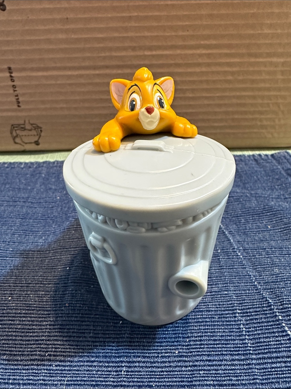 Vintage Oliver and Company viewfinder toy